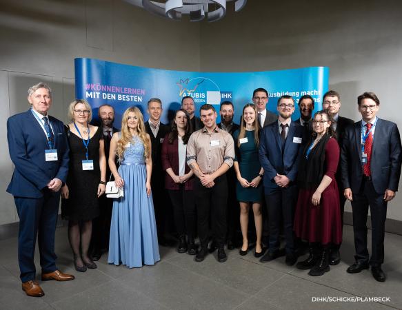 Spitzen-Absolventen der IHK Ostbayern bei der bundesweiten Auszeichnung